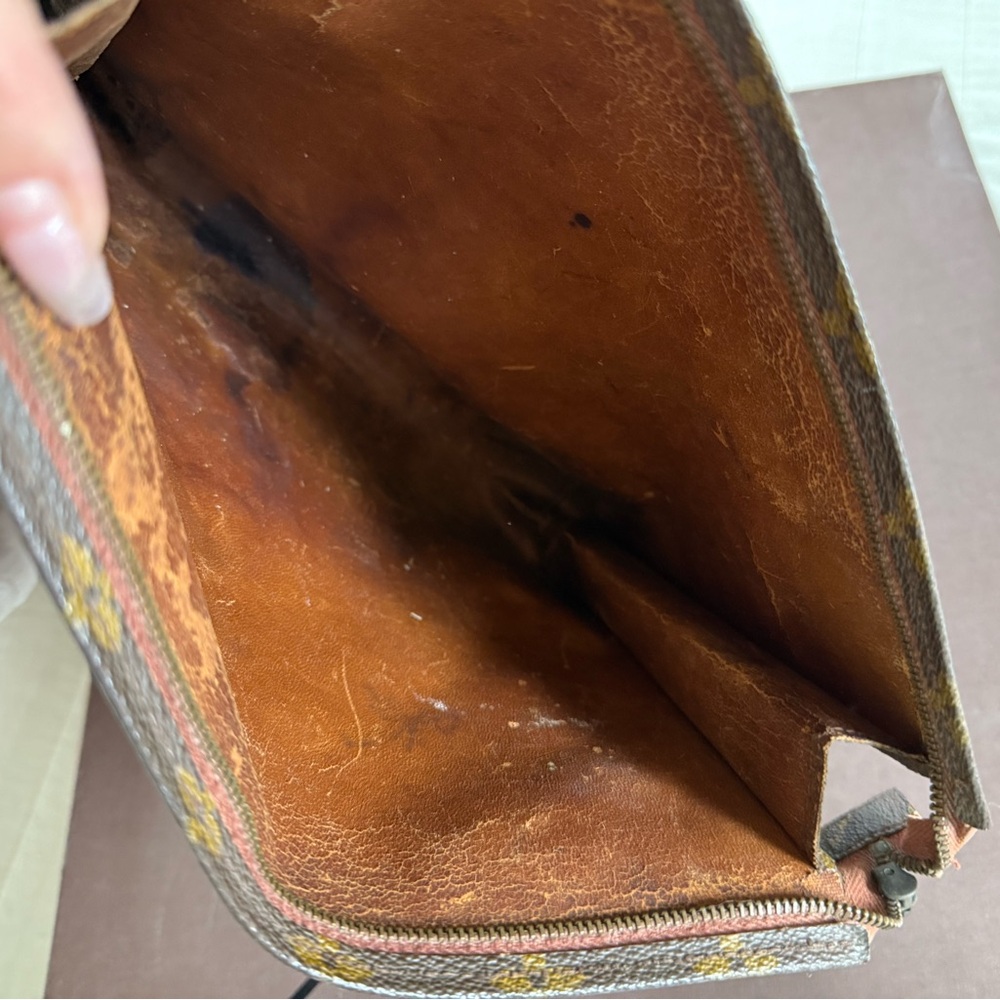 Louis Vuitton Vintage Toiletry Bag with Iconic Monogram - Needs Repair & Restore - Picture 6 of 6